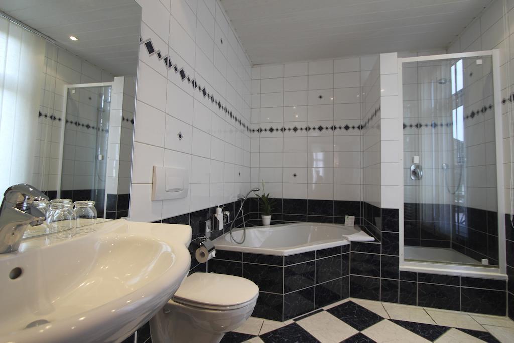 Parkhotel Tillmanns Эльтвилле Экстерьер фото