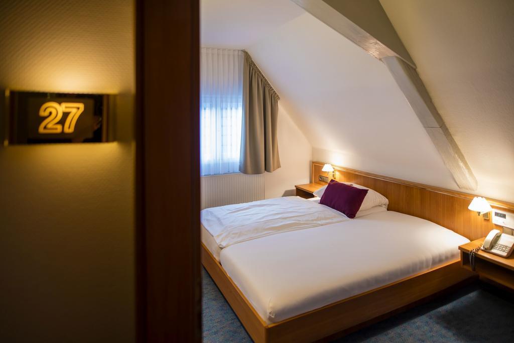 Parkhotel Tillmanns Эльтвилле Экстерьер фото