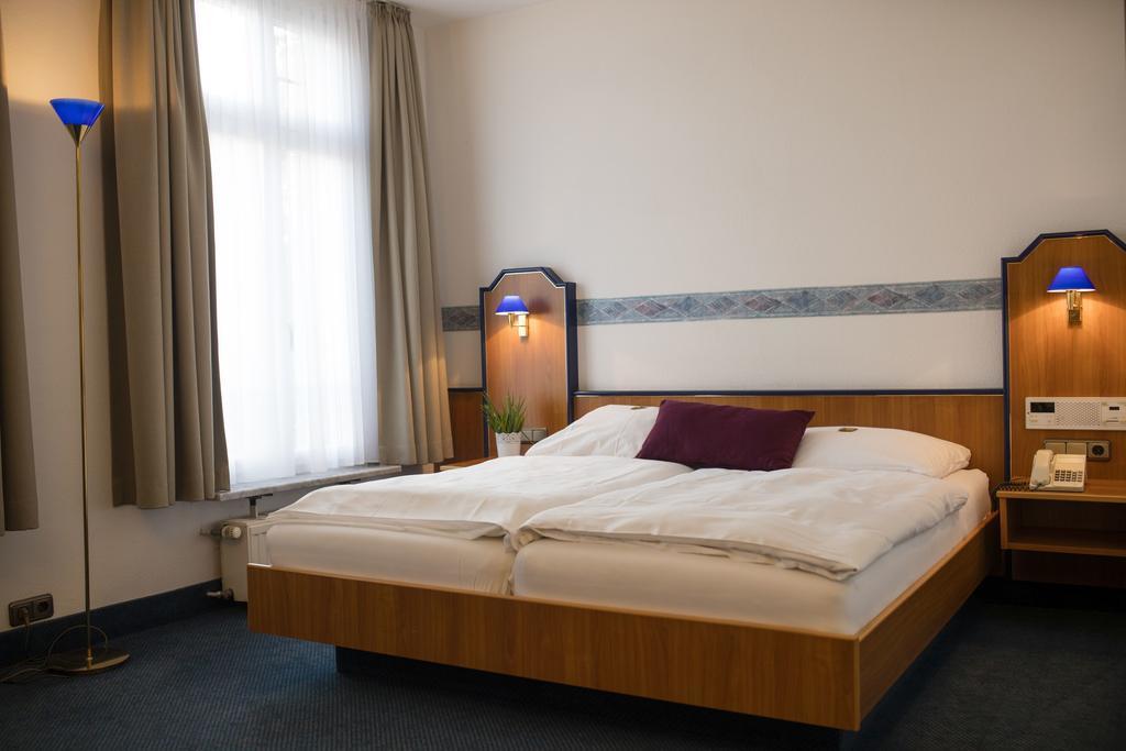 Parkhotel Tillmanns Эльтвилле Экстерьер фото