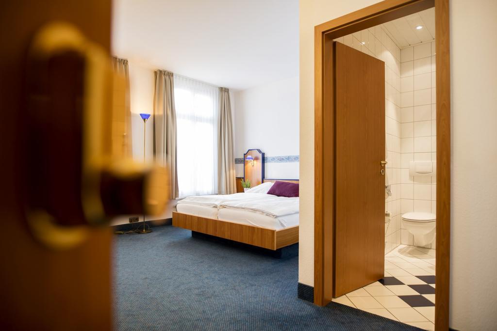 Parkhotel Tillmanns Эльтвилле Экстерьер фото